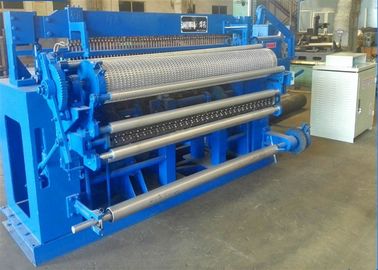 China Fencing Roll Mesh Welding Machine Firm Welding Spot 415V / 440V Long Service Life supplier